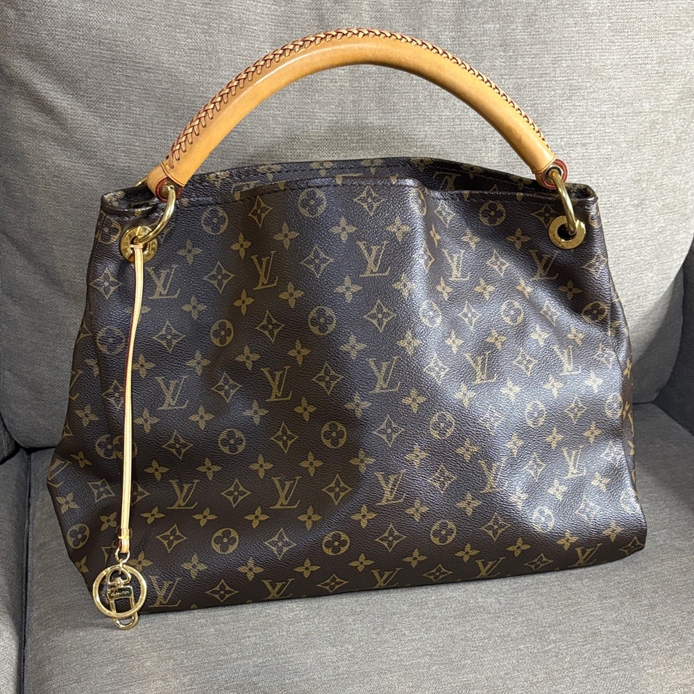 Authentic Louis Vuitton Artsy MM Monogram Hobo Rank A w/ Dust Bag - Picture 3 of 13